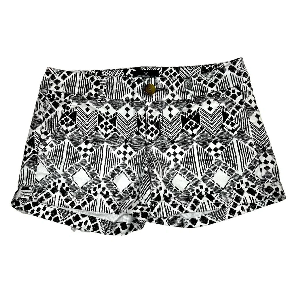 American Eagle Stretch Midi Shorts Distressed White & Black Patterned Size 0